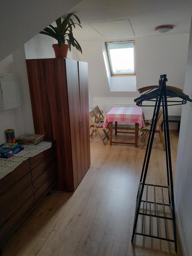 Ferienwohnung Apartman V Podkrovi Dobruška Exterior foto