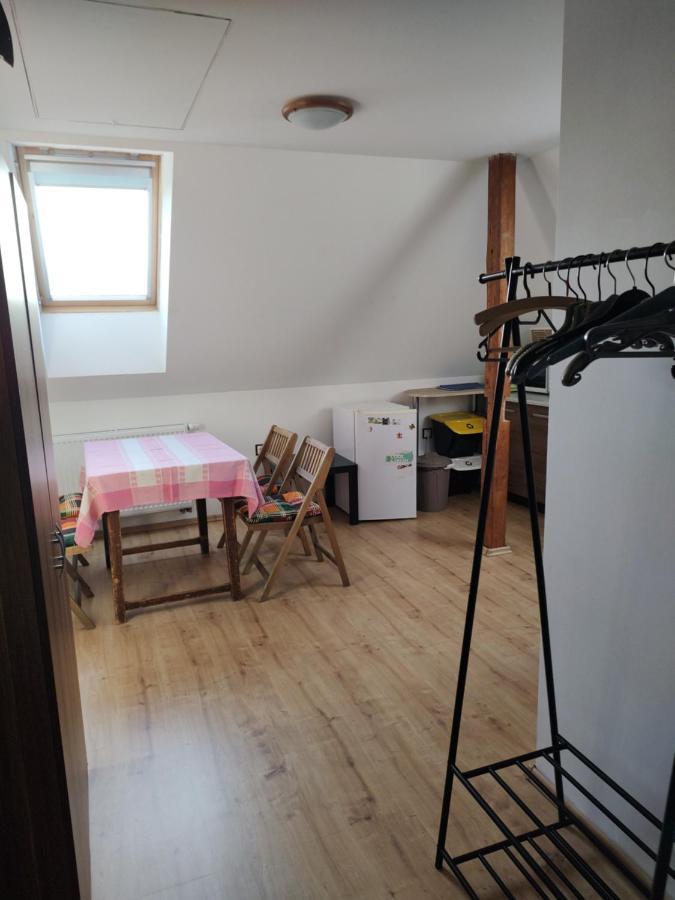 Ferienwohnung Apartman V Podkrovi Dobruška Exterior foto